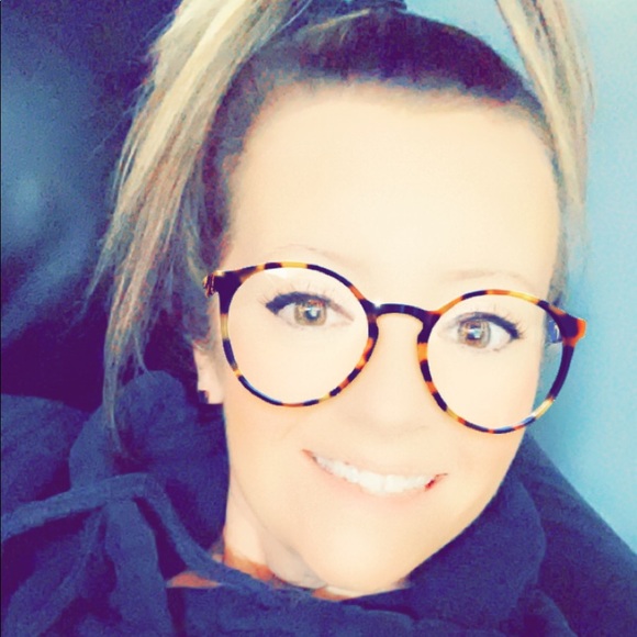 Meet your Posher, Sarah - Picture 2 of 3